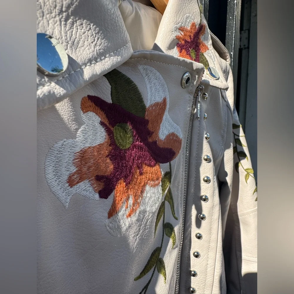 Boho Floral Embroidered Cream Biker Jacket Silver Studded Faux Leather  Size S - Picture 13 of 15